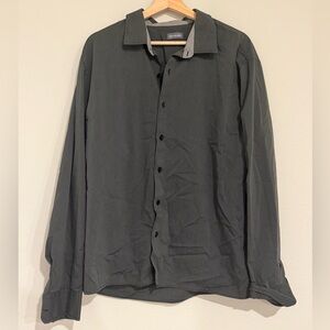 Van Heusen Men's Dark Gray Long Sleeve Button-Down Shirt